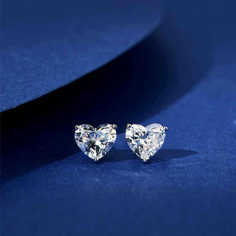 1.25 Ct Heart Shaped Simulated Diamond Women's Stud Earrings In Sterling Silver