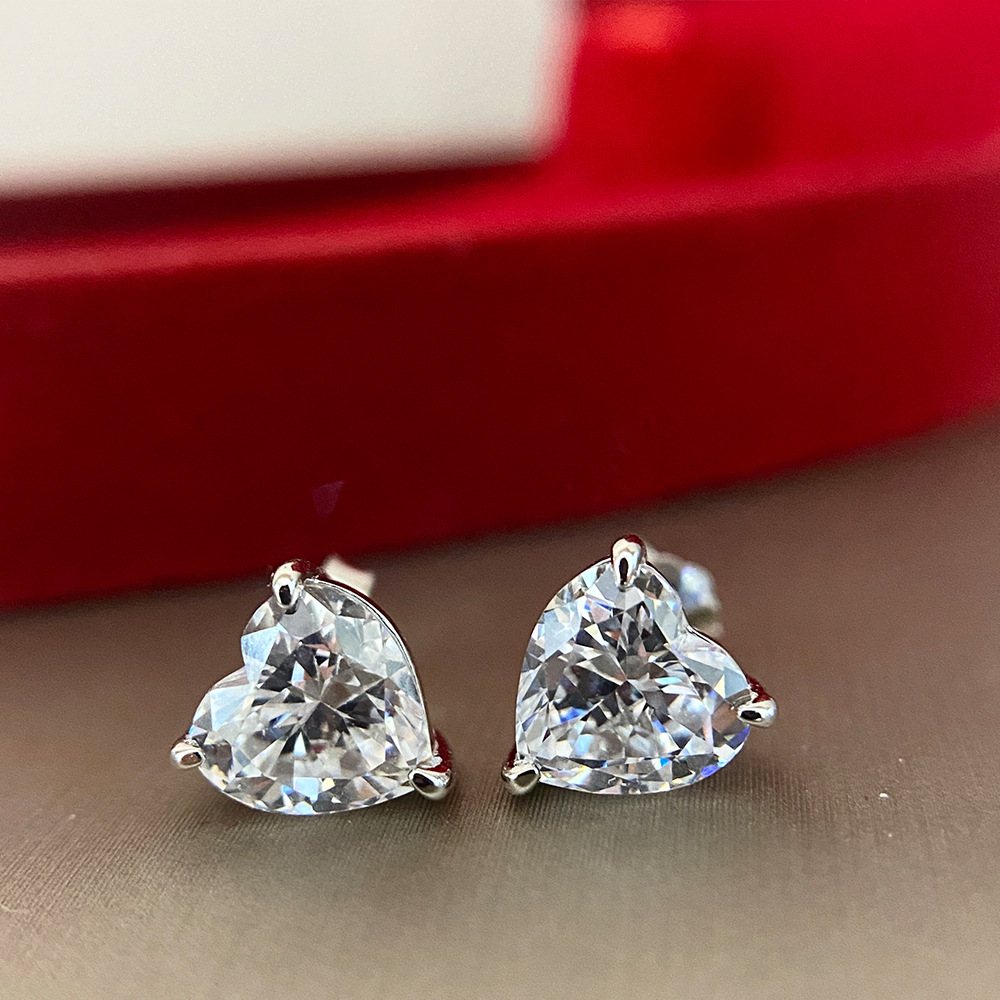 1.25 Ct Heart Shaped Simulated Diamond Women's Stud Earrings In Sterling Silver