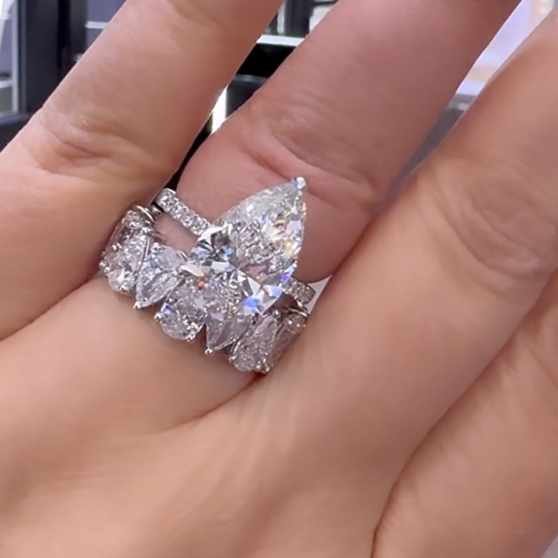 Ahabobo Captivating Pear Cut Wedding Ring Set