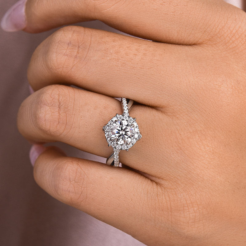 Ahabobo Moissanite Noble 1.0 Carat Halo Round Cut Engagement Ring