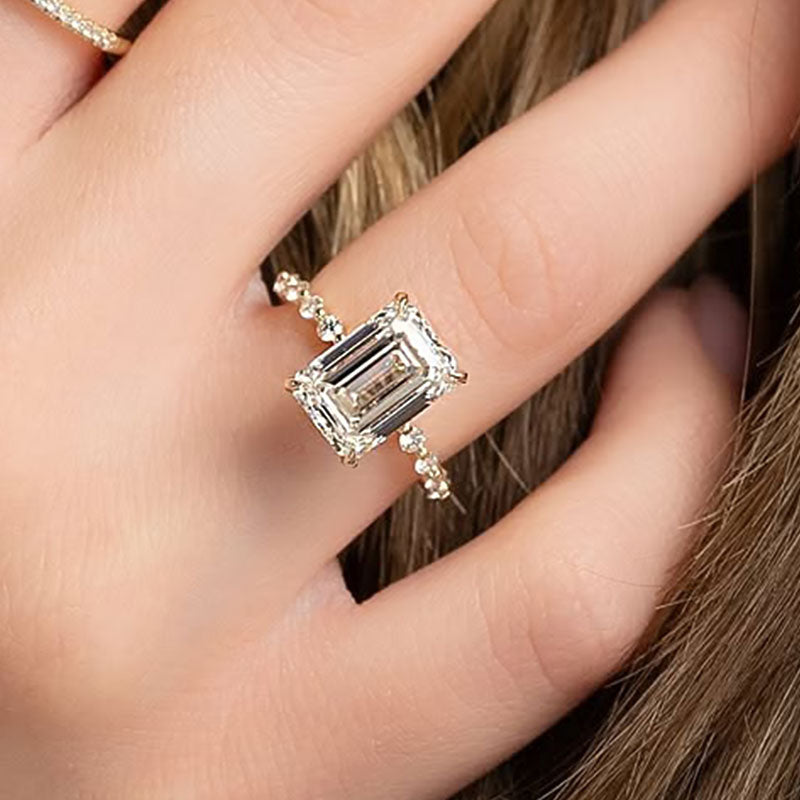 Ahabobo Desirable 5.0Ct Emerald Cut Travel Ring