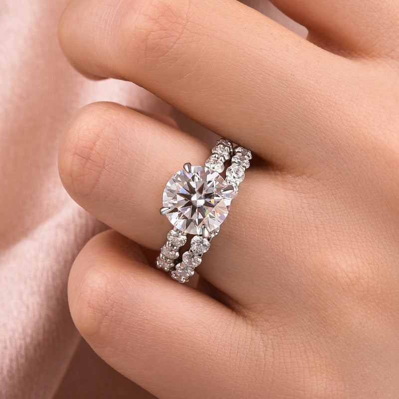Moissanite 4.0Ct Round Cut Side Stone White Gold Travel Bridal Set