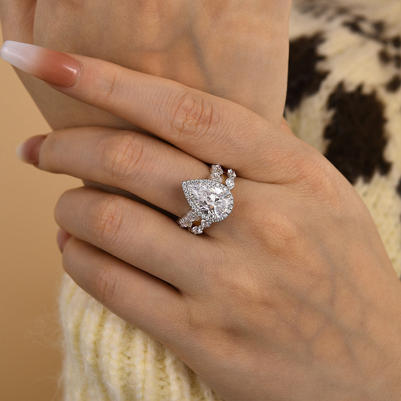 Ahabobo Noble Halo Pear Cut Wedding Set
