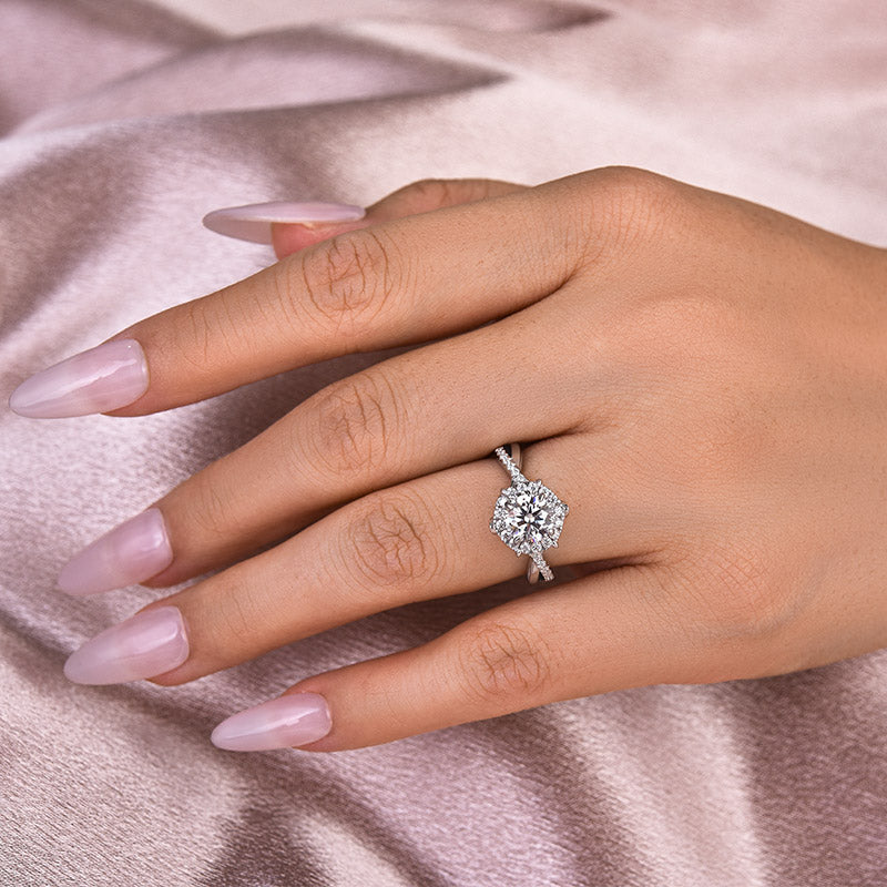 Ahabobo Moissanite Noble 1.0 Carat Halo Round Cut Engagement Ring