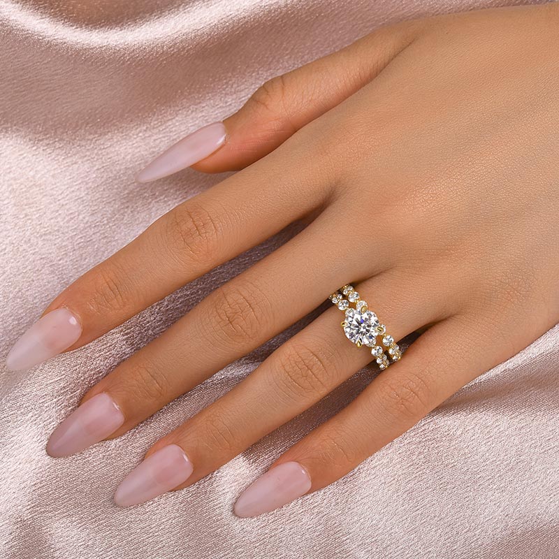 Ahabobo Classic Moissanite 2.0 Carat Round Cut Wedding Ring Set With Eternity Wedding Band