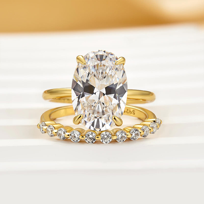 Solitaire 5.5Ct Oval Cut Yellow Gold Wedding Ring Set With Round Cut Wedding Band