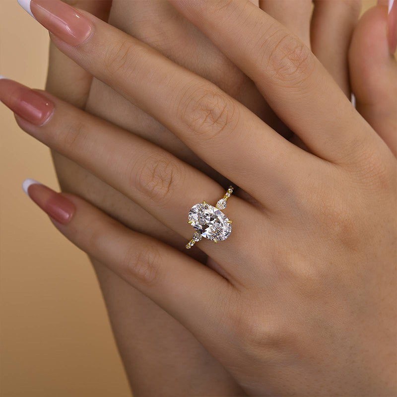 Attractive 4.0Ct Oval Cut Engagement Ring