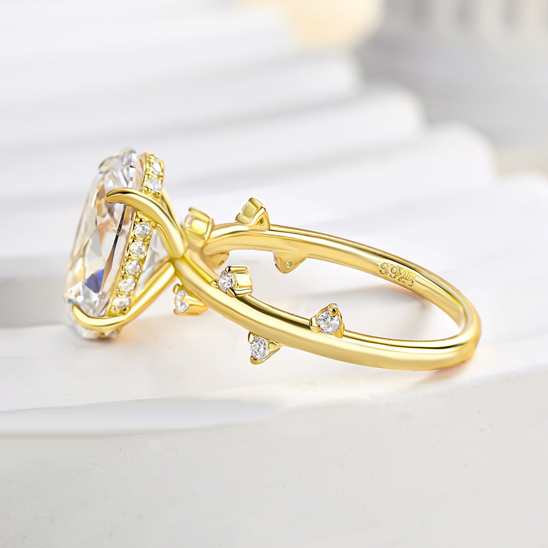 Special Yellow Gold Oval Cut Engagement Ring