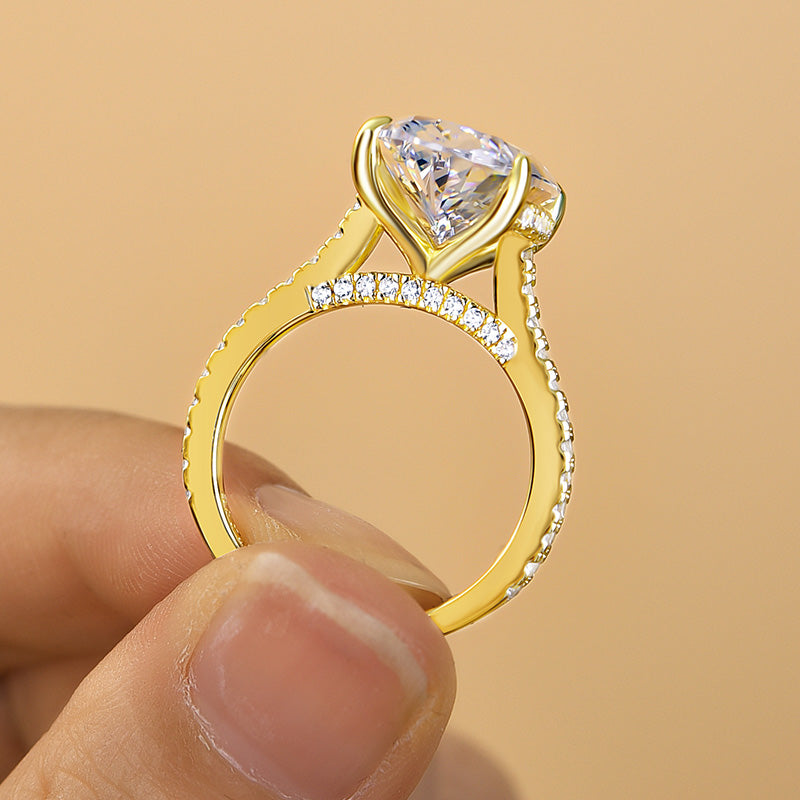 Luxurious 8.0Ct Yellow Gold Oval Cut Engagement Ring In Sterling Silver