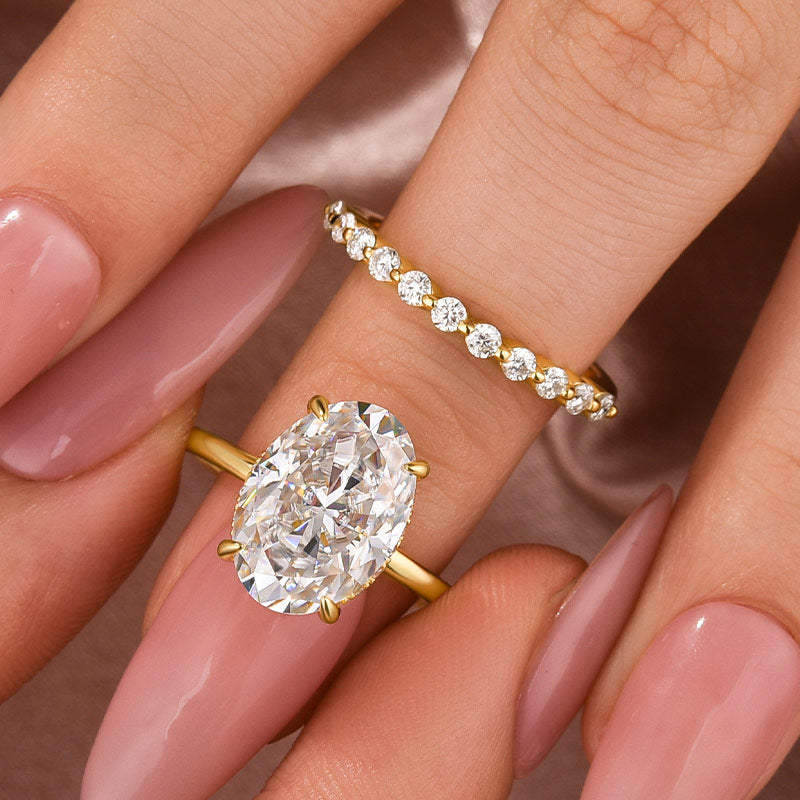 Solitaire 5.5Ct Oval Cut Yellow Gold Wedding Ring Set With Round Cut Wedding Band