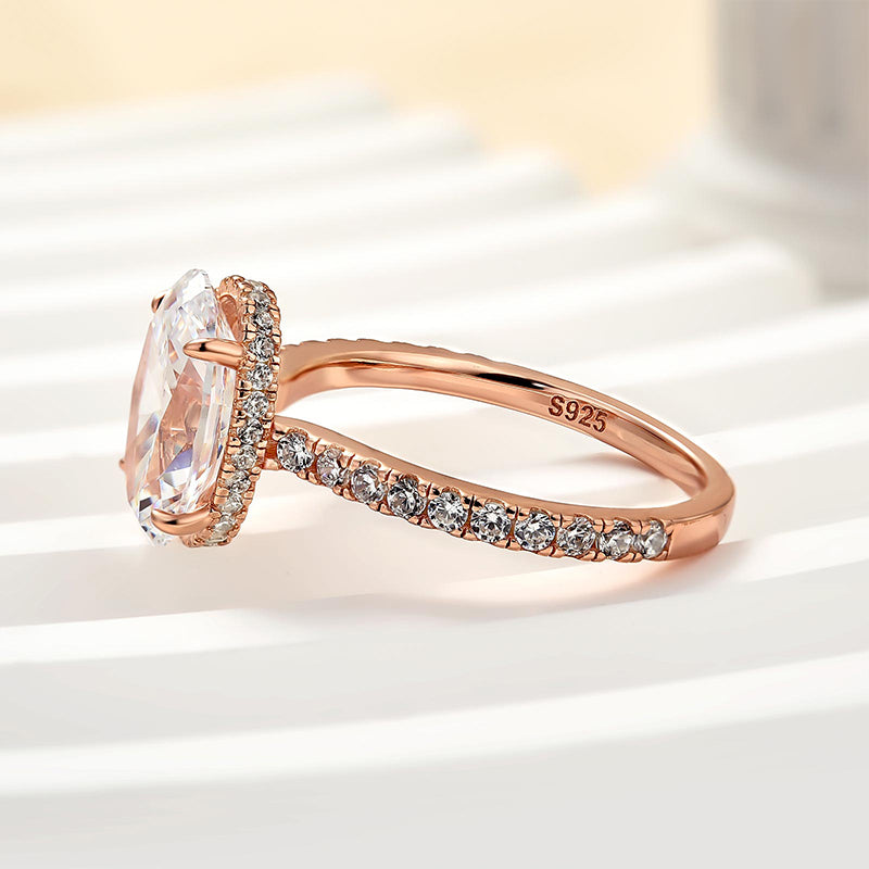 Ahabobo Attractive Oval Cut Engagement Ring