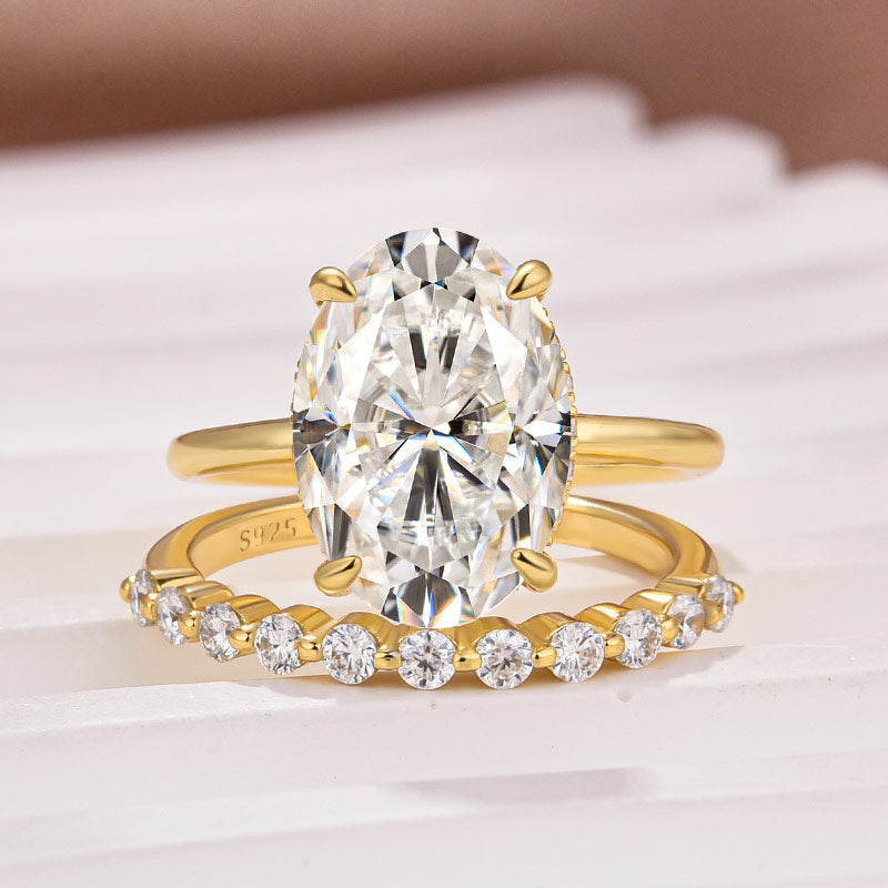 Solitaire 5.5Ct Oval Cut Yellow Gold Wedding Ring Set With Round Cut Wedding Band