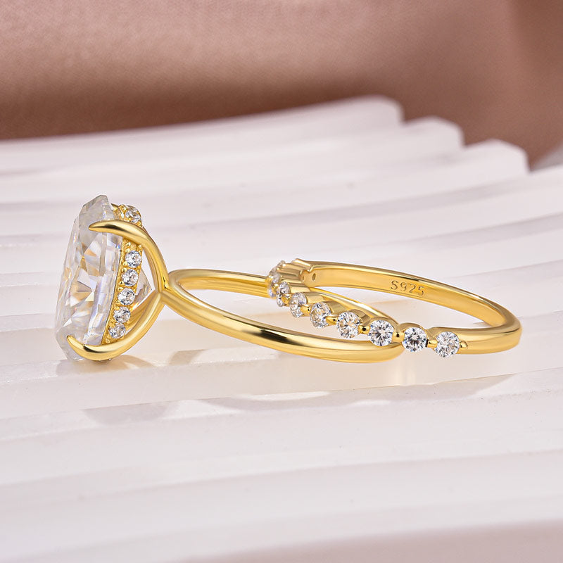 Solitaire 5.5Ct Oval Cut Yellow Gold Wedding Ring Set With Round Cut Wedding Band
