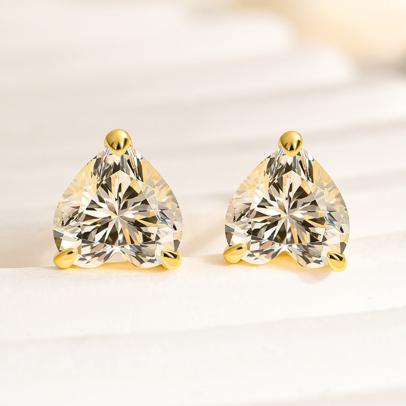1.25 Ct Heart Shaped Simulated Diamond Women's Stud Earrings In Sterling Silver