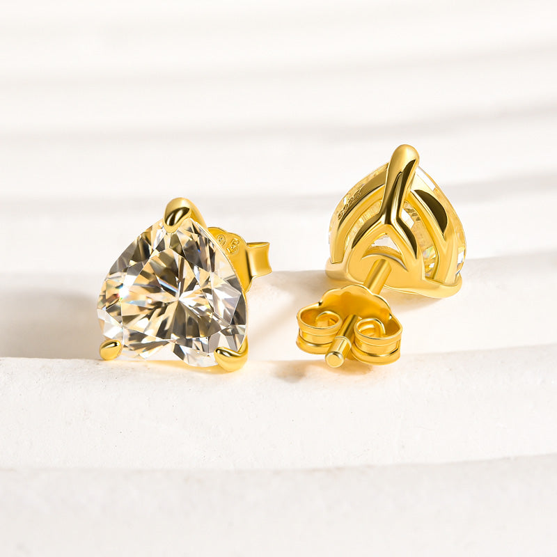 1.25 Ct Heart Shaped Simulated Diamond Women's Stud Earrings In Sterling Silver