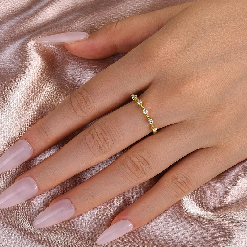 Ahabobo Moissanite 0.2 Ct Round Cut Women's Wedding Band