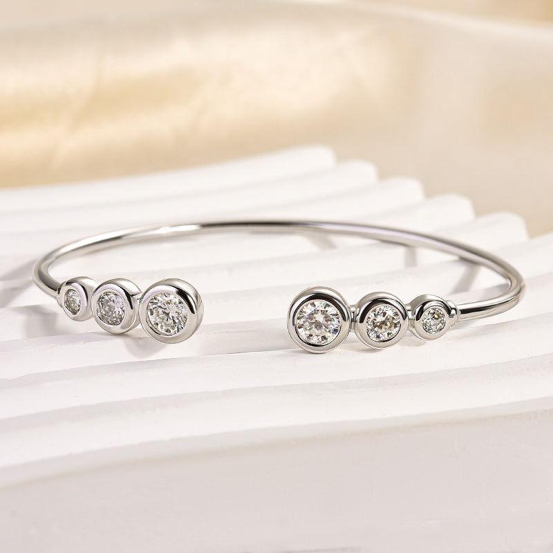 Ahabobo Moissanite Bezel Round Cut Open Bracelet