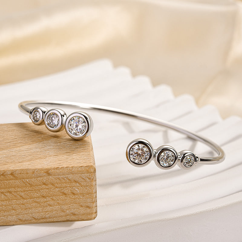 Ahabobo Moissanite Bezel Round Cut Open Bracelet