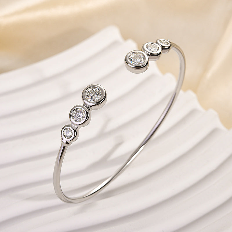 Ahabobo Moissanite Bezel Round Cut Open Bracelet