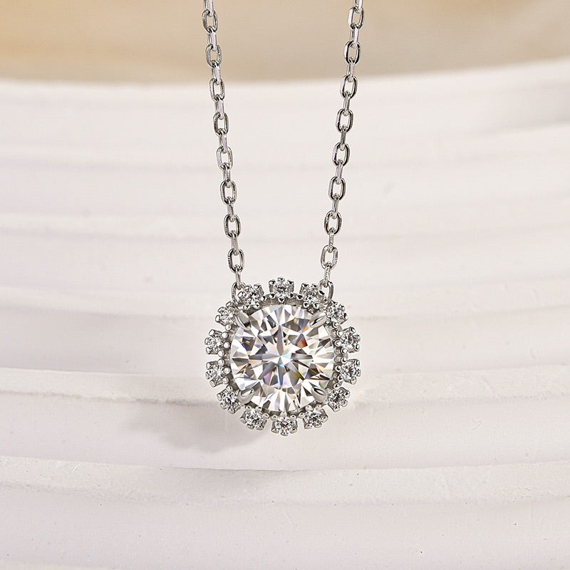 1.0 Ct Round Cut Moissanite Snowflake Pendant Female Necklace In Sterling Silver