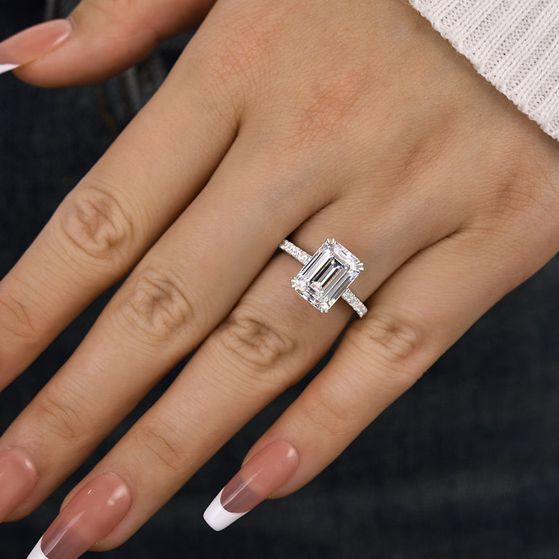 Stunning 4.5 Ct Emerald Cut Engagement Ring