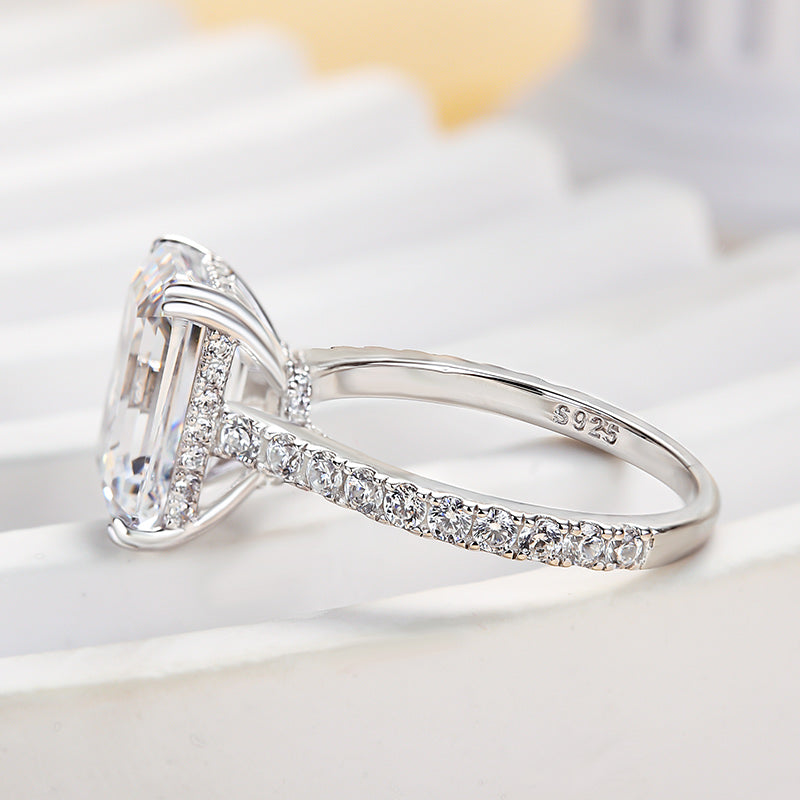 Stunning 4.5 Ct Emerald Cut Engagement Ring