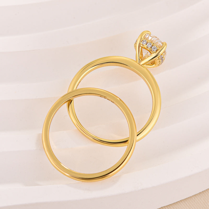 Sparkle Oval Cut Sona Simulated Diamonds Wedding Ring Set For Women