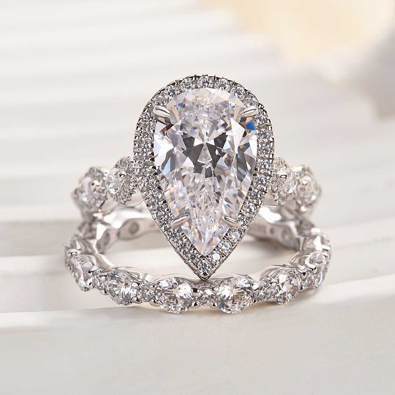 Ahabobo Noble Halo Pear Cut Wedding Set