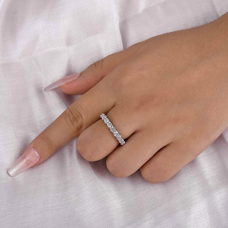 Classic Round Cut Women's Wedding Band In Sterling Silver