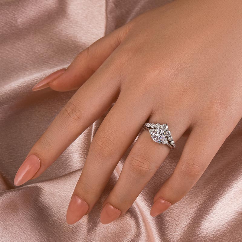 Ahabobo Classic Moissanite 1.2 CT Round Cut Wedding Ring Set With Curved Design Wedding Band