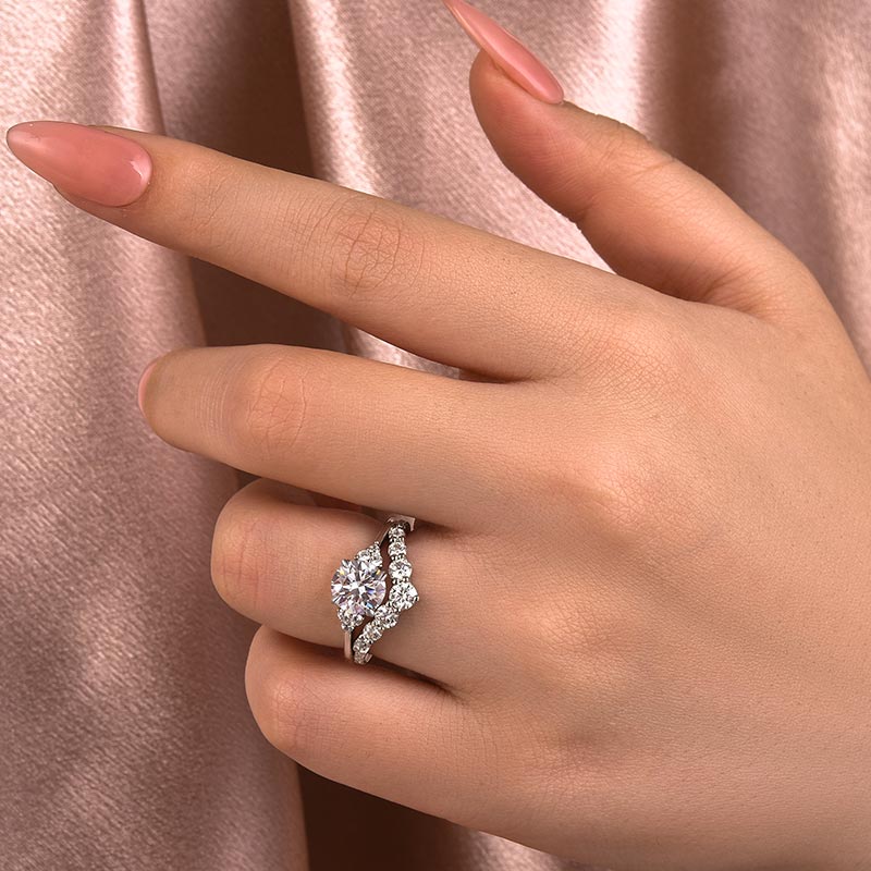 Ahabobo Classic Moissanite 1.2 CT Round Cut Wedding Ring Set With Curved Design Wedding Band