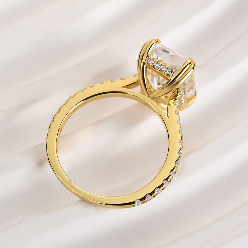 Elegant Radiant Cut Engagement Ring In Sterling Silver