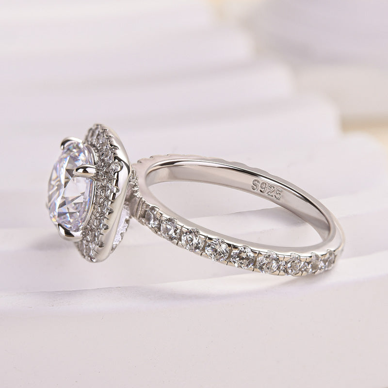 Stunning Halo Round Cut Simulated Diamond Engagement Ring In Sterling Silver
