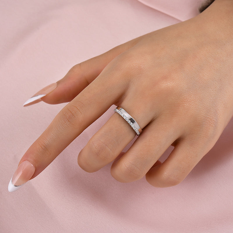 Fashion Yellow Gold Round Cut Wedding Band In Sterling Silver