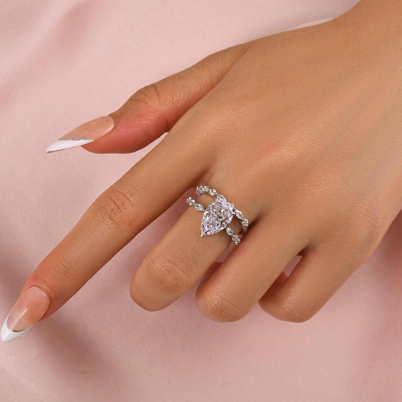 Ahabobo Vintage Pear Cut Wedding Ring Set