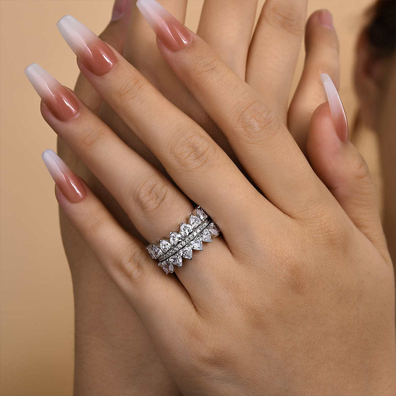 Lovely Heart Cut Women's Wedding Band Set In Sterling Silver