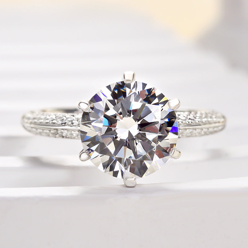 Timeless 6 Prongs Round Cut Engagement Ring