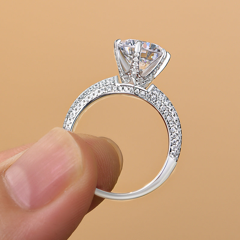 Timeless 6 Prongs Round Cut Engagement Ring