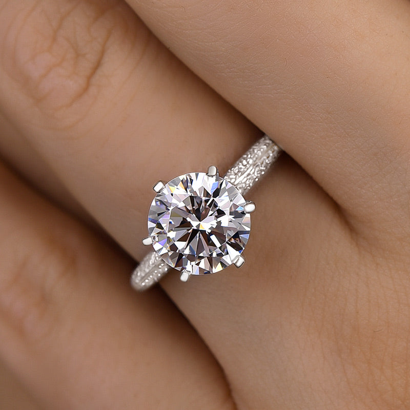 Timeless 6 Prongs Round Cut Engagement Ring