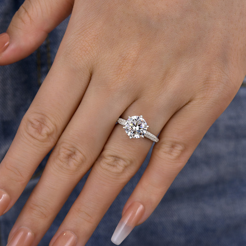 Timeless 6 Prongs Round Cut Engagement Ring