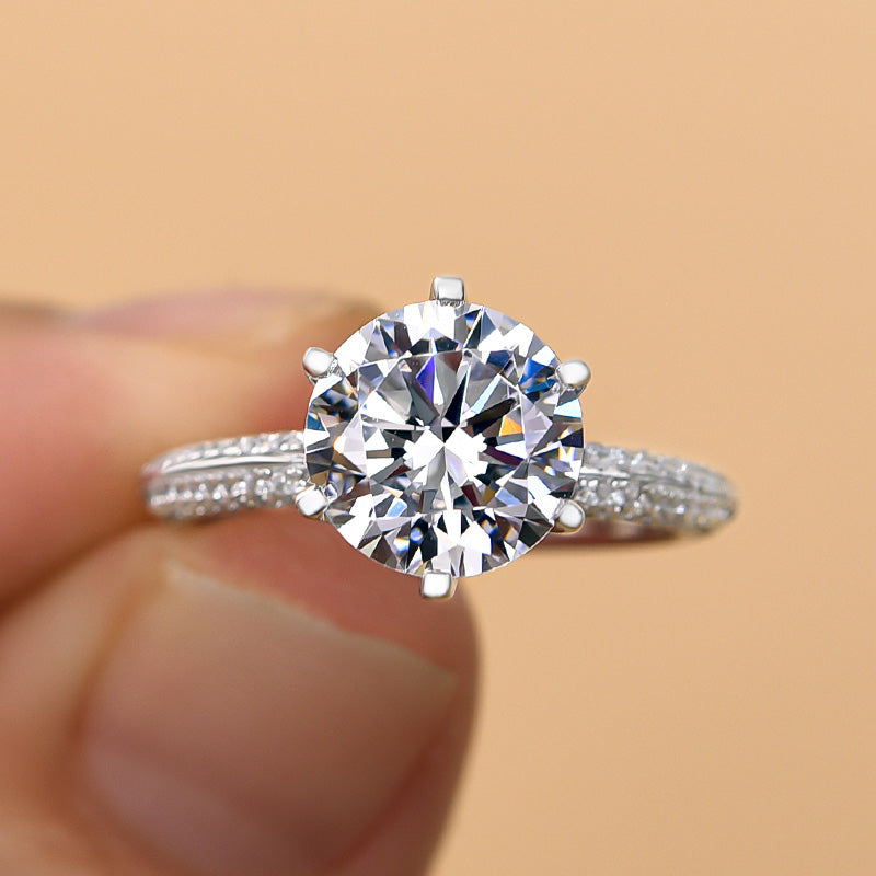Timeless 6 Prongs Round Cut Engagement Ring
