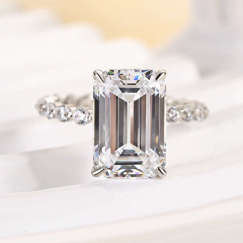 Ahabobo Desirable 5.0Ct Emerald Cut Travel Ring