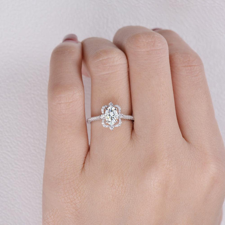 Ahabobo Vintage Halo Oval Cut Engagement Ring