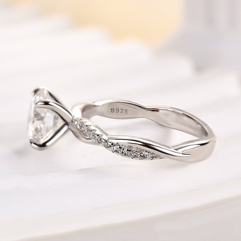 Ahabobo Twist Moissanite 2.0 Carat Round Cut Promise Ring