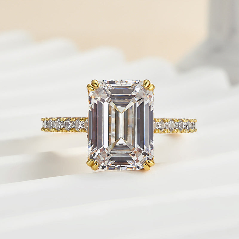 Stunning 4.5 Ct Emerald Cut Engagement Ring