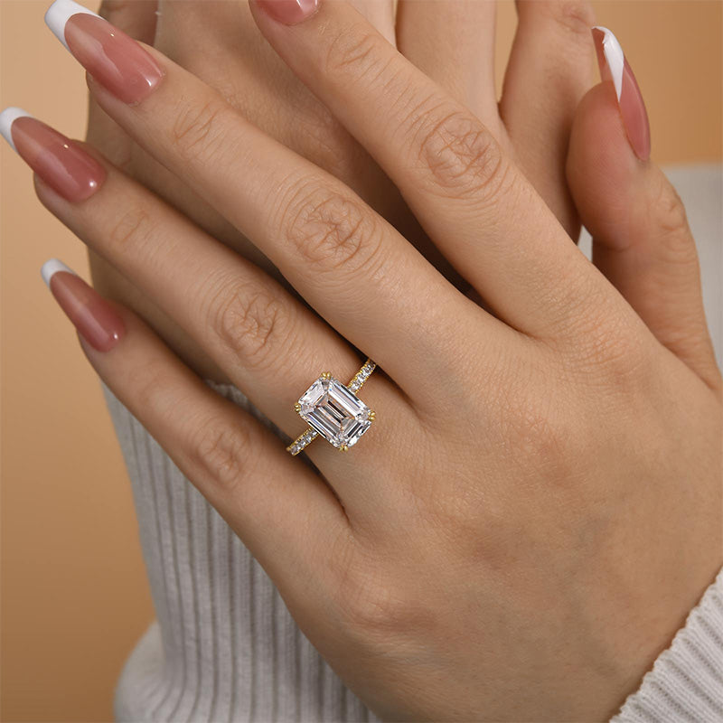 Stunning 4.5 Ct Emerald Cut Engagement Ring