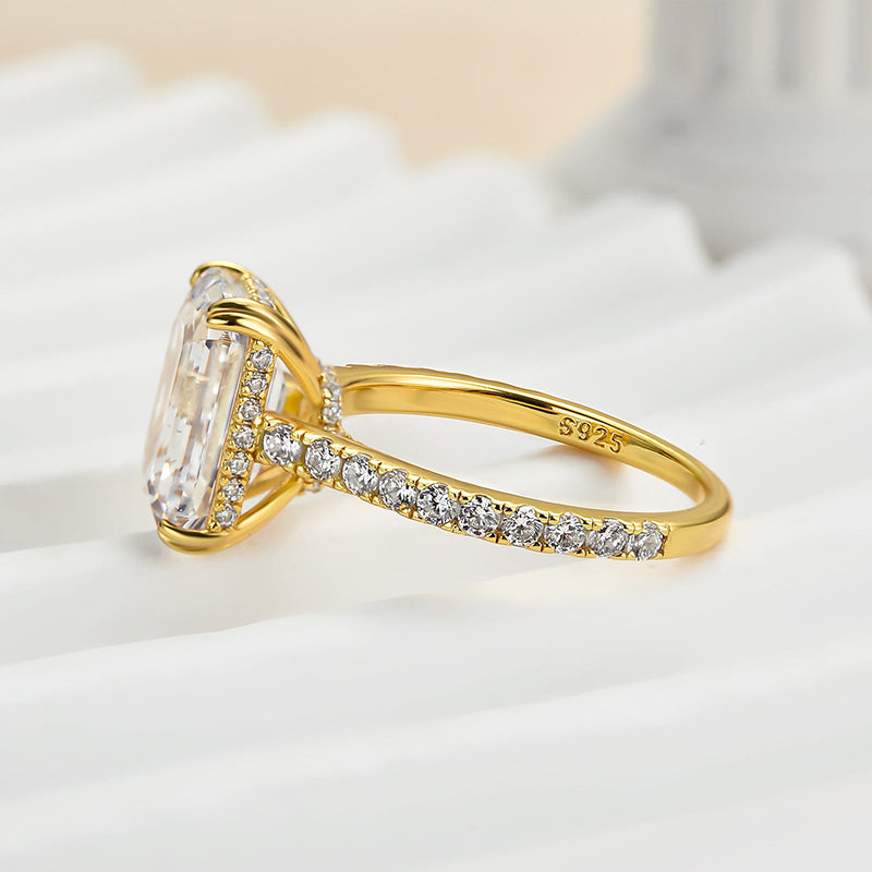 Stunning 4.5 Ct Emerald Cut Engagement Ring