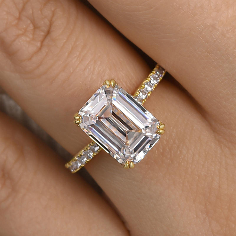 Stunning 4.5 Ct Emerald Cut Engagement Ring
