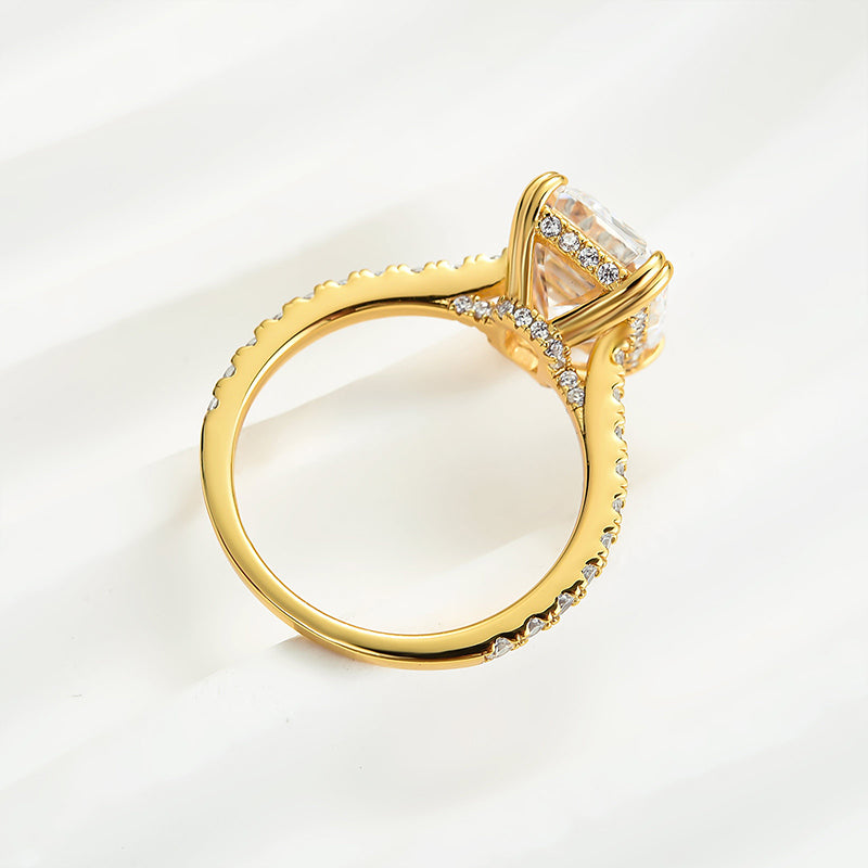 Stunning 4.5 Ct Emerald Cut Engagement Ring