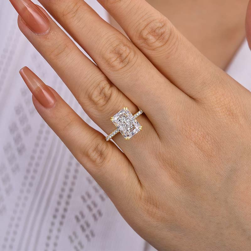 Elegant Radiant Cut Engagement Ring In Sterling Silver